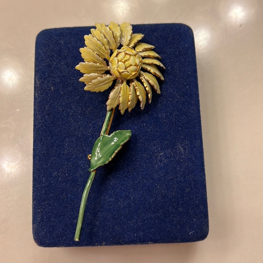 Sandor Co Flower Broach
